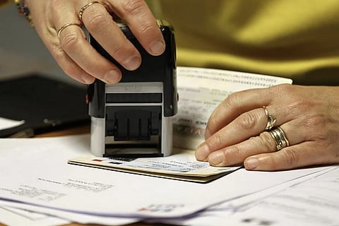 يمكن للمقيمين في الإمارات الاحتفاظ بجوازات سفرهم بعد التقدم بطلب للحصول على تأشيرة المملكة المتحدة