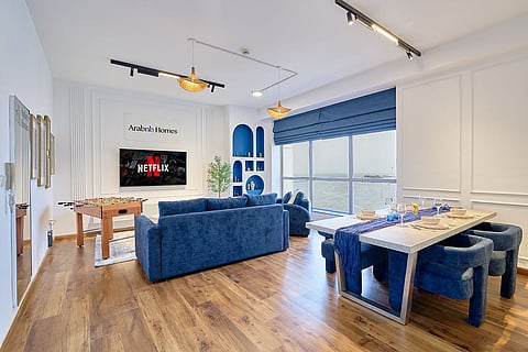 منزل عطلات للإيجار في دبي فتح شقته للمسافرين العالقين