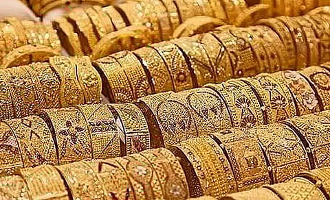 أظهرت بيانات مجموعة دبي للمجوهرات أن الذهب عيار 24 قيراطًا يتم تداوله بسعر 645.25 درهمًا للجرام عند افتتاح السوق صباح الاثنين