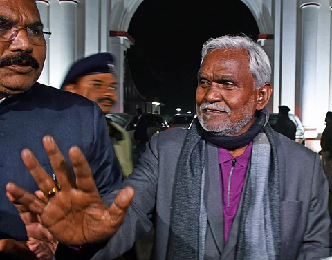 ஜார்க்கண்ட்டின் புதிய முதல்வராகும் சம்பாய் சோரன் - ஓரங்கட்டப்பட்ட ஹேமந்த் சோரனின் மனைவி