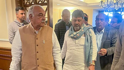 சுக்விந்தர் சிங் சுகுவுடனான சந்திப்புக்குப் பிறகு டிகே சிவகுமார் மற்றும் பூபிந்தர் சிங் ஹூடா