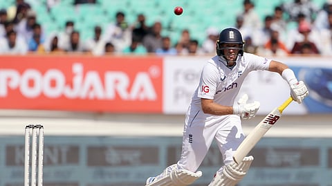 பேஸ்பாலை உதறி சதமெடுத்த ஜோ ரூட்: முதல் நாளில் இங்கிலாந்து 302/7 ரன்கள்