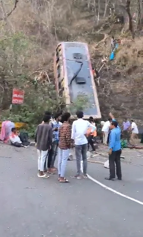 ஏற்காட்டில் பேருந்து கவிழ்ந்து விபத்து: 6 பேர் உயிரிழப்பு