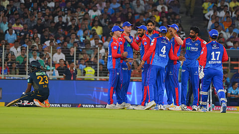 குஜராத்தை நொறுக்கியது தில்லி!