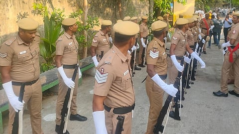 78 குண்டுகள் முழங்க ஆர்.எம். வீரப்பனின் உடல் தகனம்