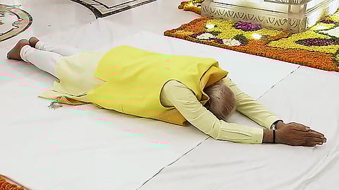 அயோத்தி ராமர் கோயிலில் பிரதமர் மோடி வழிபாடு