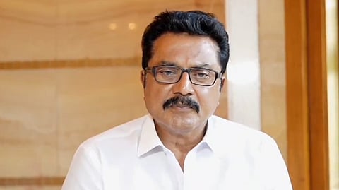 சரத்குமார் மீது தனுஷின் தாயார் வழக்கு