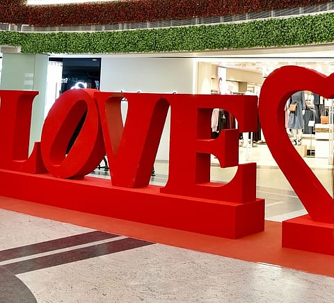 ஜப்பானில் அரசாங்கமே அறிமுகப்படுத்தும் 'டேடிங்' செயலி: காரணம் என்ன?