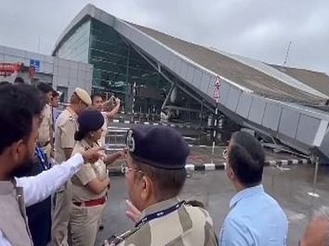 தில்லி விமான நிலைய மேற்கூரை இடிந்து விபத்து: மூவர் பலி