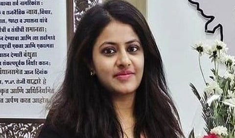 சர்ச்சைக்குள்ளான ஐஏஎஸ் அதிகாரி பூஜா கேத்கரின் பயிற்சி நிறுத்திவைப்பு