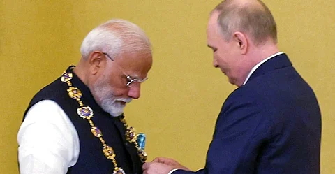 ரஷ்யாவின் மிக உயரிய விருதைப் பெற்ற பிரதமர் மோடி