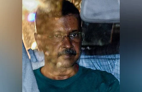 சிபிஐ கைதை எதிர்த்து உச்ச நீதிமன்றத்தில் கெஜ்ரிவால் மனுத்தாக்கல்