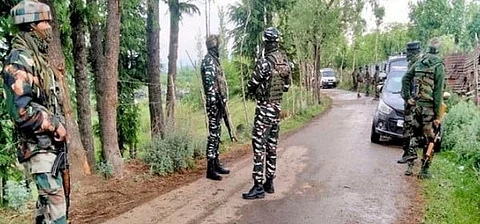 ஜம்மு காஷ்மீரில் நடந்த துப்பாக்கிச் சூட்டில் இந்திய ராணுவ அதிகாரி பலி