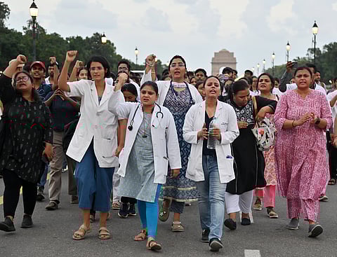 பெண் மருத்துவர் படுகொலை விவகாரம்: நாடு முழுவதும் மருத்துவர்கள் வேலை நிறுத்தம்