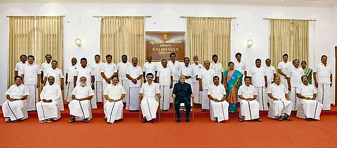 தமிழக அமைச்சரவை இன்று மாற்றம்: தகவல்
