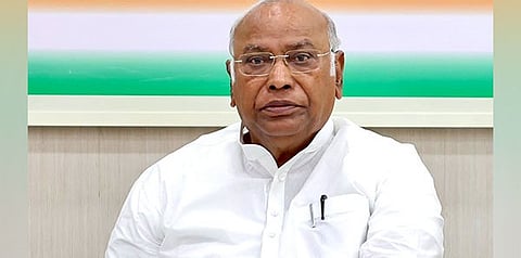 மணிப்பூர் வன்முறையைத் தணிக்க இரட்டை என்ஜின் அரசு எந்த நடவடிக்கையும் எடுக்கவில்லை: கார்கே