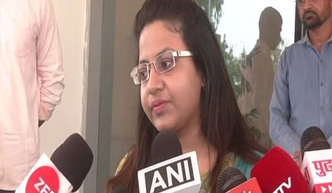 பயிற்சி அதிகாரி பூஜா கேத்கரை ஐஏஎஸ் பதவியில் இருந்து நீக்கிய மத்திய அரசு