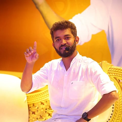 படம்: https://www.facebook.com/paramporulfoundation