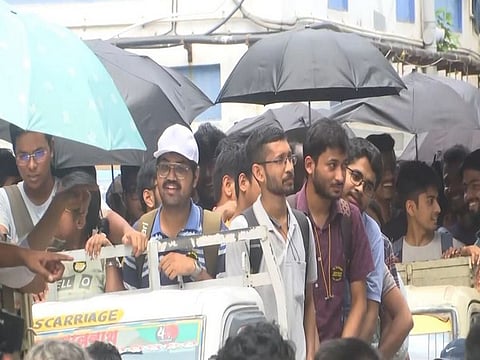 கெடு விதித்த உச்ச நீதிமன்றம்: போராட்டத்தைக் கைவிட மறுத்த மருத்துவர்கள்