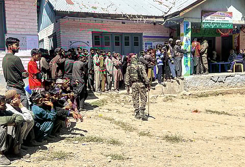 ஜம்மு காஷ்மீரில் இரண்டாம் கட்ட தேர்தல் வாக்குப்பதிவு