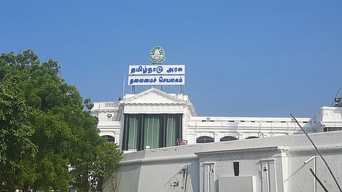 தீபாவளி: பள்ளி, கல்லூரிகளுக்கு நாளை அரைநாள் விடுமுறை