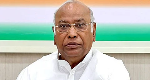 ஹிமாச்சலப் பிரதேசத்தில் கட்சியின் கட்டமைப்பு கூண்டொடு கலைப்பு: மல்லிகார்ஜுன் கார்கே