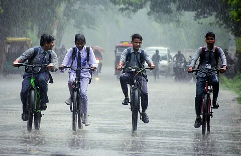 அடுத்த 36 மணி நேரத்தில் புதிய காற்றழுத்த தாழ்வு பகுதி: நவ.15 வரை தமிழ்நாட்டில் கனமழைக்கு வாய்ப்பு!
