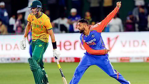 2-வது டி20: வருணின் சுழலில் வீழ்ந்து, மீண்டெழுந்த தெ.ஆ. அணி!