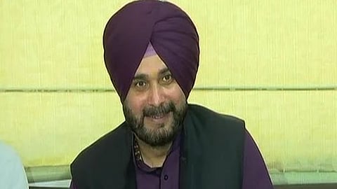 புற்றுநோயை வென்ற மனைவி: சித்துவின் விளக்கமும், மருத்துவமனை நிர்வாகத்தின் எதிர்வினையும்!