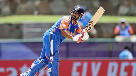 ஐபிஎல் மெகா ஏலம்: முதல் நாளில் ஆச்சர்யமளித்த ரிஷப் பந்த், ஷ்ரேயஸ் ஐயர்!