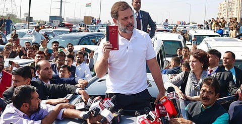 ராகுல், பிரியங்கா தடுத்து நிறுத்தம்: எதிர்க்கட்சியினர் வெளிநடப்பு!