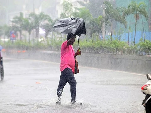 நெருங்கும் காற்றழுத்தத் தாழ்வுப் பகுதி: சென்னையில் கனமழை!