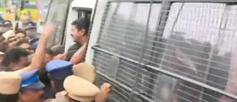 சென்னையில் சீமான் கைது!