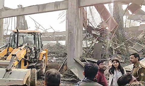 உ.பி. ரயில் நிலைய கட்டுமான விபத்து: இடிபாடுகளில் சிக்கிய அனைவரும் மீட்பு!