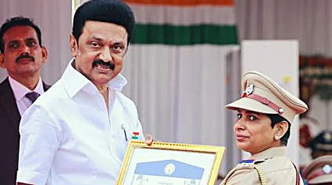 3,186 காவல்துறை மற்றும் சீருடை அலுவலர்களுக்கு முதல்வர் பதக்கங்கள்: தமிழக அரசு