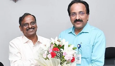 இஸ்ரோ தலைவராக வி. நாராயணன் பொறுப்பேற்பு!