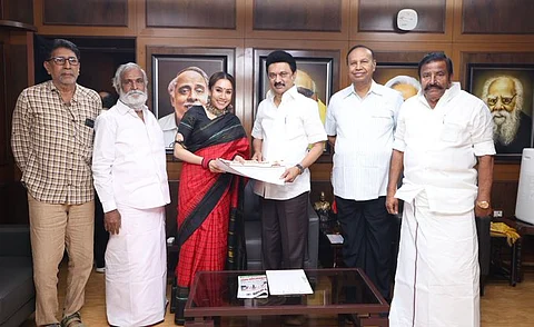 திமுகவில் இணைந்தார் நடிகர் சத்யராஜின் மகள்