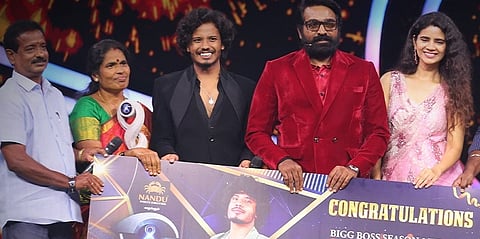 பிக் பாஸ் 8 நிகழ்ச்சியை வென்ற முத்துக்குமரன்