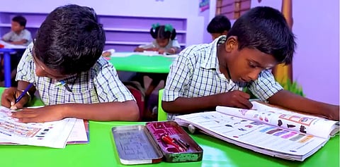 அரசுப் பள்ளிகளில் அதிக மதிப்பெண் பெறும் வட மாநில மாணவர்களுக்குப் பரிசு: பள்ளிக்கல்வி இயக்குநர்