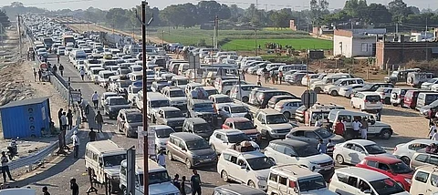 300 கி.மீ. தொலைவிற்கு, 48 மணி நேரமாக நீடிக்கும் போக்குவரத்து நெரிசல்: எங்கே? எதனால்?