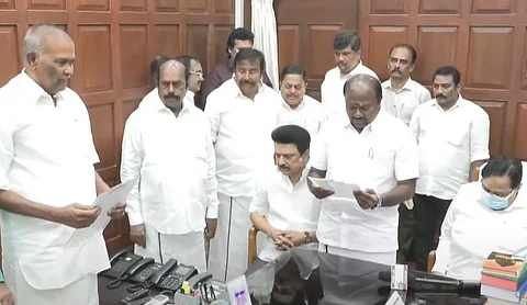 ஈரோடு கிழக்கு தொகுதி எம்.எல்.ஏ.வாகப் பதவியேற்றார் வி.சி. சந்திரகுமார்!