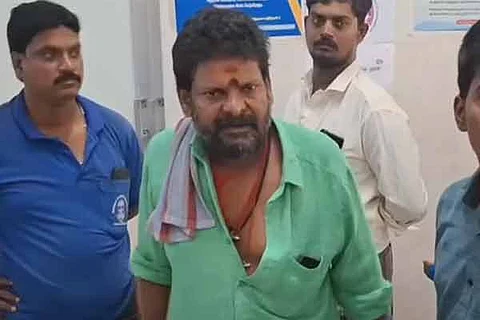 அரசு மருத்துவமனையில் மருத்துவர்கள் இல்லை: போராட்டத்தில் ஈடுபட்ட கஞ்சா கருப்பு!