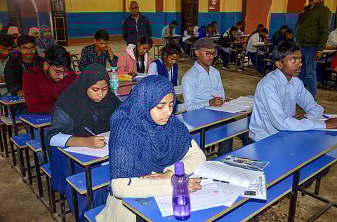 வினாத்தாள் கசிவால் 10-ம் வகுப்பு பொதுத்தேர்வு ரத்து: எந்த மாநிலத்தில் தெரியுமா?