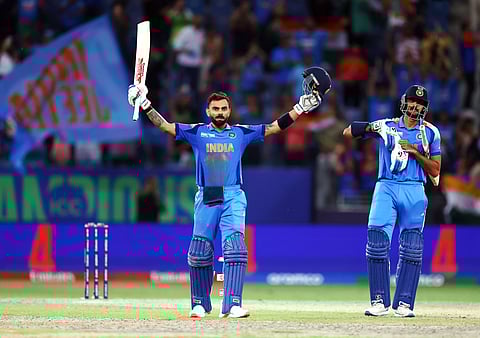 கிங் கோலி சூப்பர் சதம்: பாகிஸ்தானை நொறுக்கிய இந்தியா!