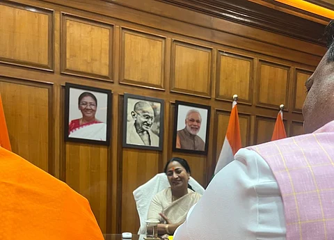 தில்லி முதல்வர் அலுவலகத்தில் பகத் சிங், அம்பேத்கர் படங்கள் அகற்றம்: பாஜகவை சாடிய ஆம் ஆத்மி