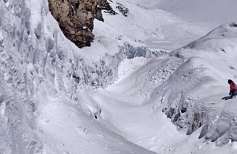 உத்தரகண்டில் பனிச்சரிவு: சிக்கிக்கொண்ட தொழிலாளர்களின் நிலை என்ன?