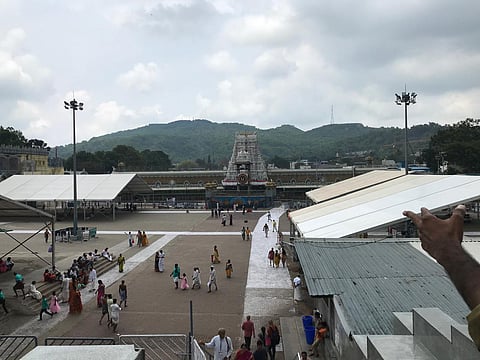 திருப்பதி கோயில் மீது விமானம் பறப்பதற்கு தடை விதிக்கக்கோரி கடிதம்: பின்னணி என்ன?