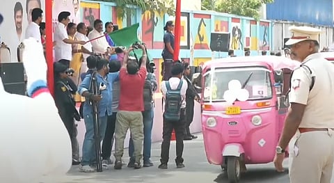 சென்னையில் பிங்க் ஆட்டோ திட்டத்தை தொடங்கி வைத்தார் முதல்வர் ஸ்டாலின்!