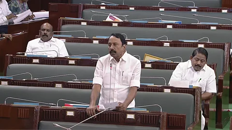 அந்த தியாகி யார்?: சட்டப்பேரவையில் இருந்து அதிமுக எம்.எல்.ஏ.க்கள் இடைநீக்கம்!