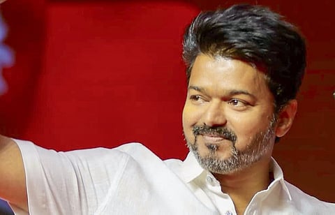 தவெக பூத் கமிட்டி கருத்தரங்கு: கோவை வந்தடைந்தார் விஜய்